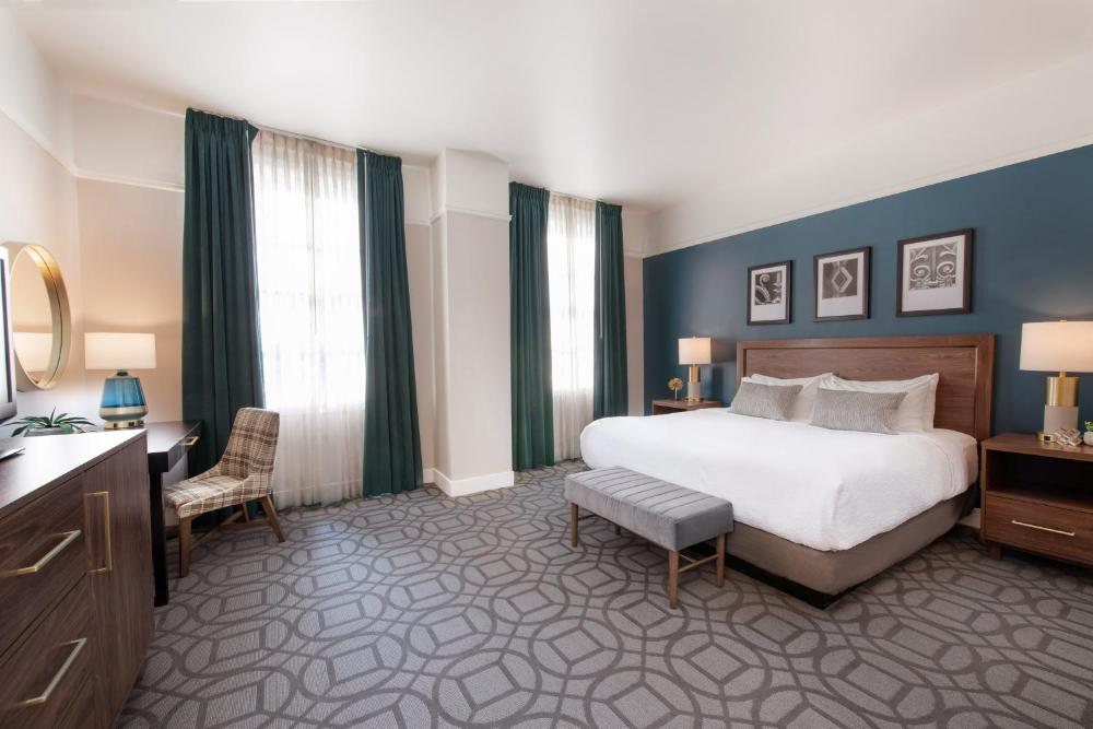 Deluxe King Room interior